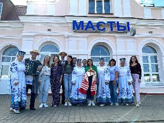 26 августа Народный ансамбль "Реченька" выступил в республике Беларусь на Дне города Мосты - побратима города Семилуки.