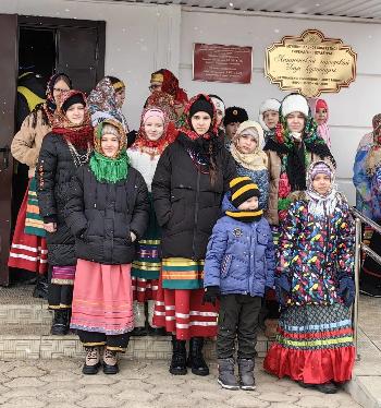 Образцовый фольклорный ансамбль "Золотые ворота"  побывал  на Масленичном гулянии в рабочем посёлке Латная.